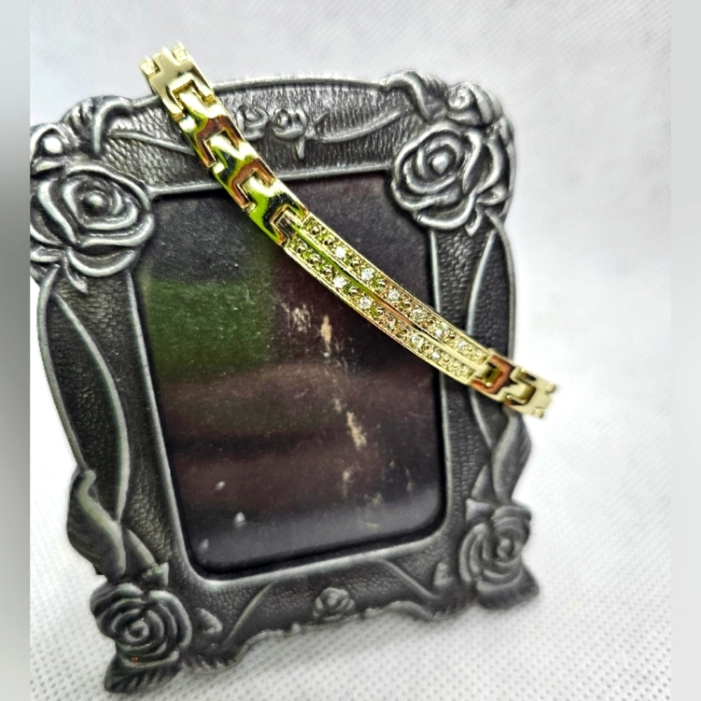 Goldtone Fashion Bracelet with Crystals